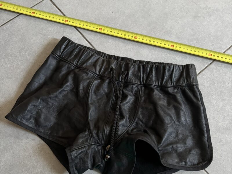 Short cuir sexy