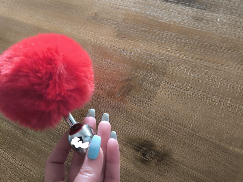 Petit plug pom-pom rouge