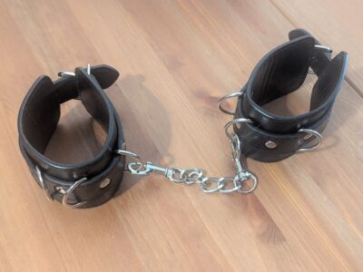 Menottes cuir