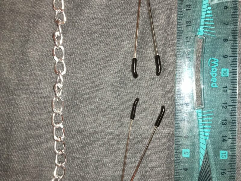 Chaine de pince à tétons.