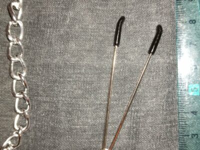 Chaine de pince à tétons.