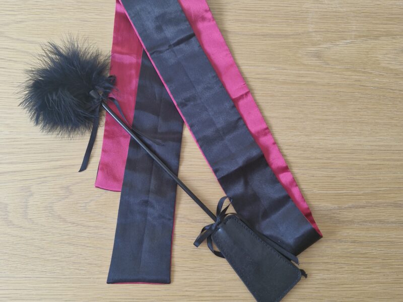 Cravache et lien satiné