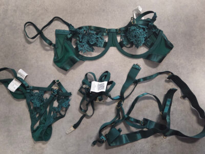 Ensemble de lingerie vert