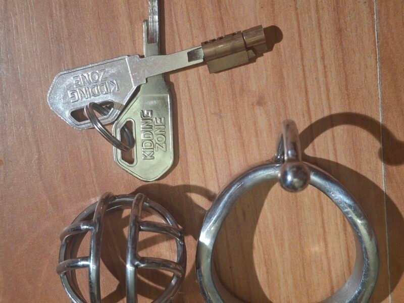 Cage de chasteté en métal