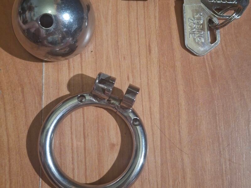 Cage de chasteté en métal