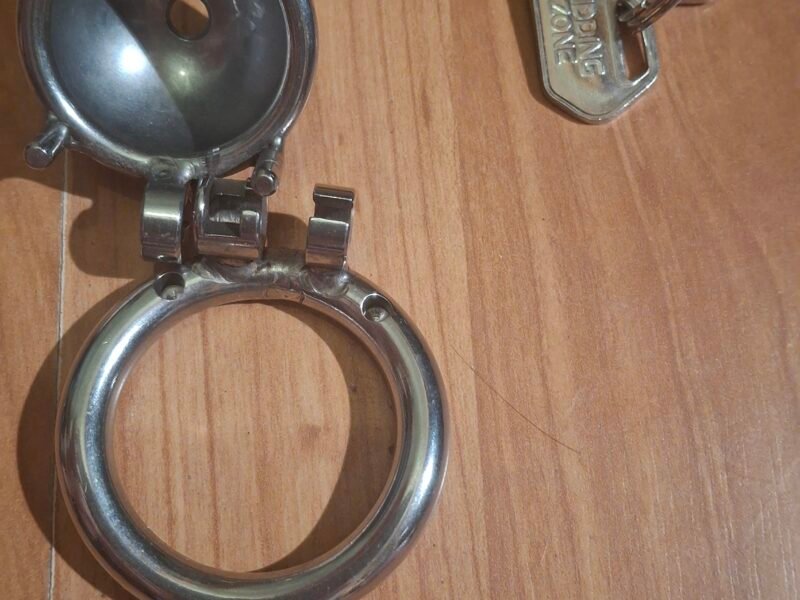 Cage de chasteté en métal
