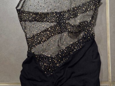 Robe noire et transparent