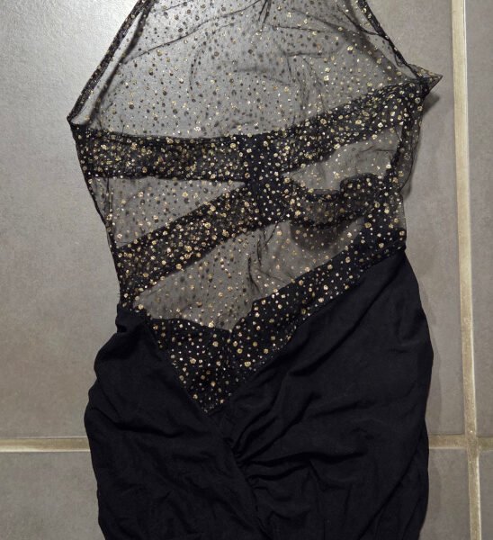 Robe noire et transparent