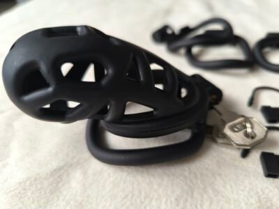 Cage chasteté quasi neuve