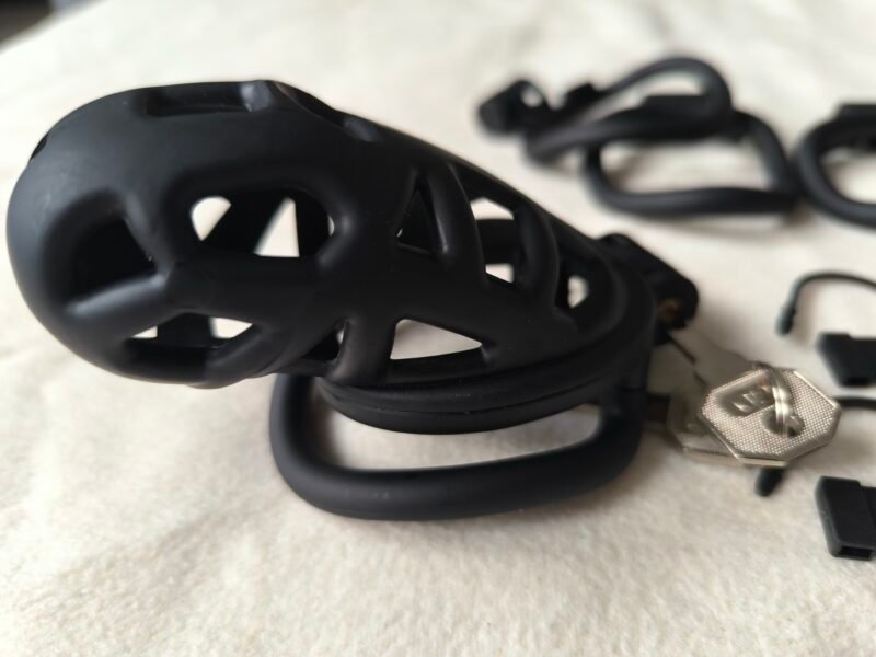 Cage chasteté quasi neuve