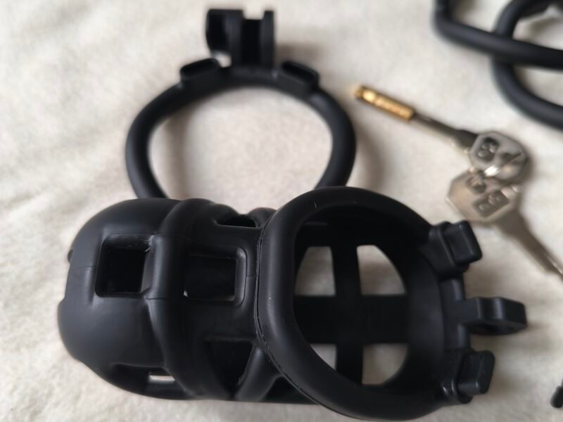 Cage chasteté quasi neuve